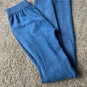 Size small leggings.